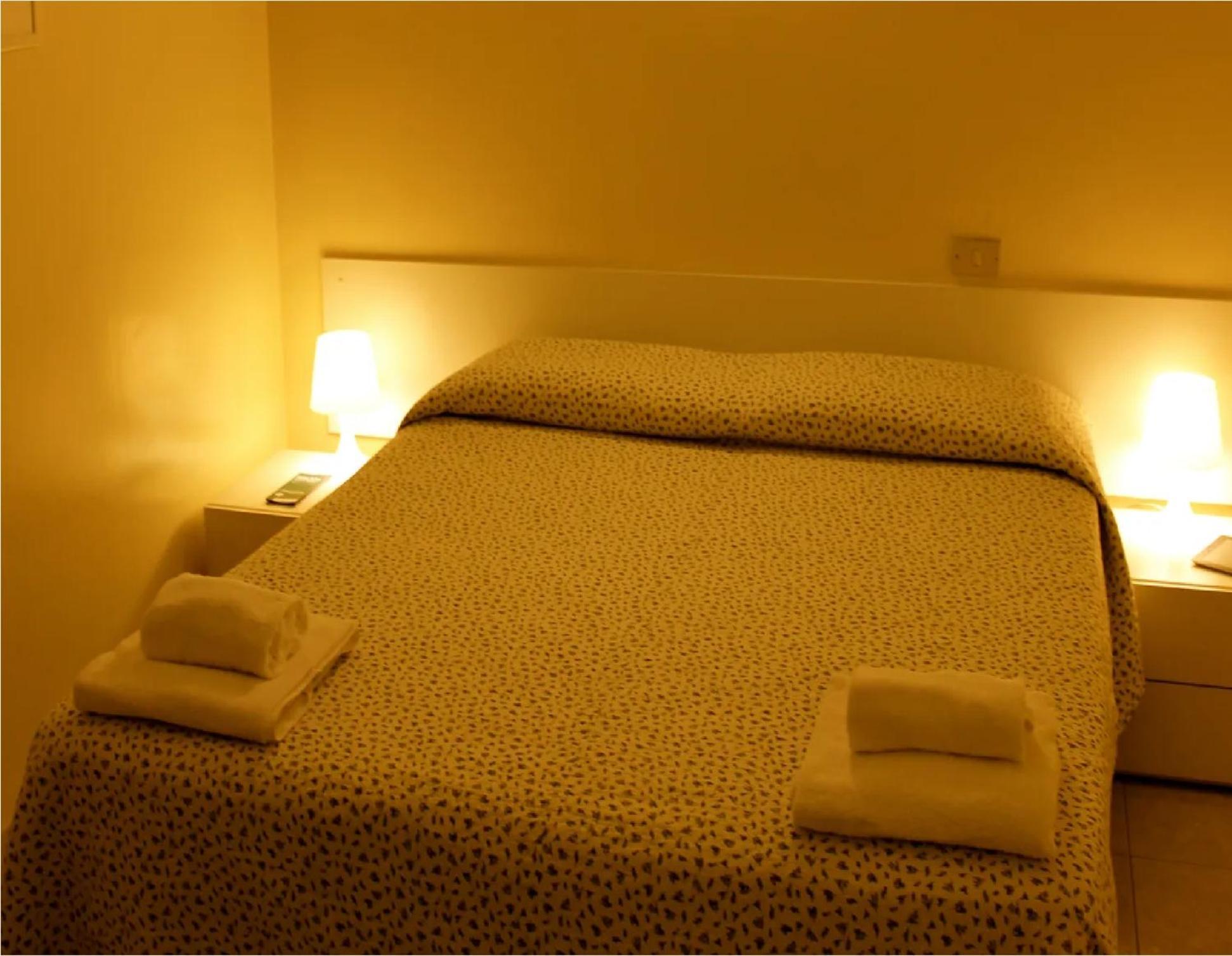 Ferienwohnung Affitti Only Sleep Bagno Privato Parma Exterior foto
